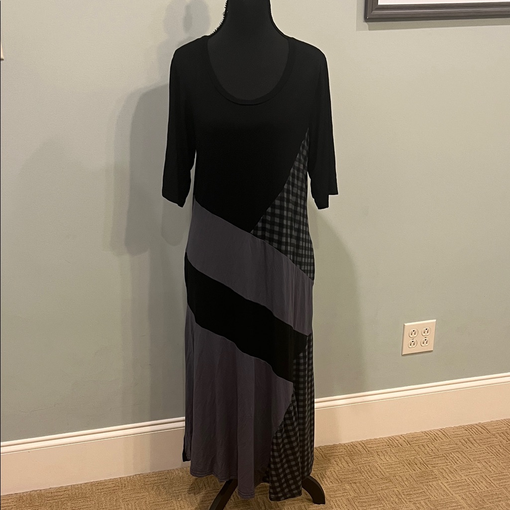 Suzanne Betro Elegant Black And Gray Long Sleeve Dress